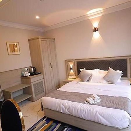 Fabhotel Prime Hampton By Ic'S Noida Dış mekan fotoğraf