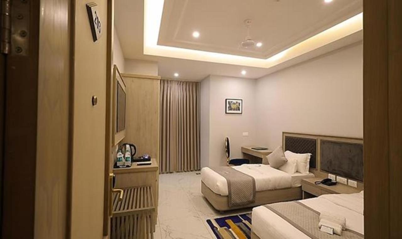 Fabhotel Prime Hampton By Ic'S Noida Dış mekan fotoğraf