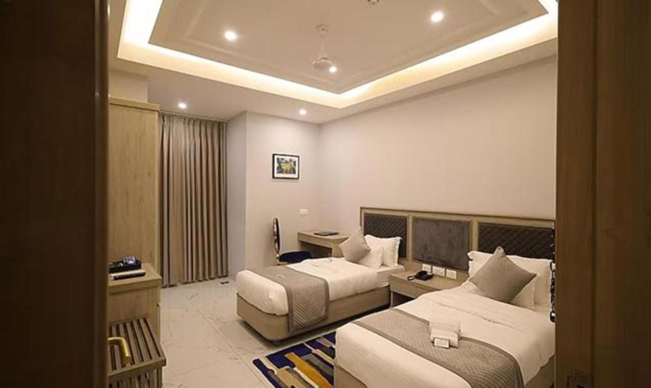 Fabhotel Prime Hampton By Ic'S Noida Dış mekan fotoğraf