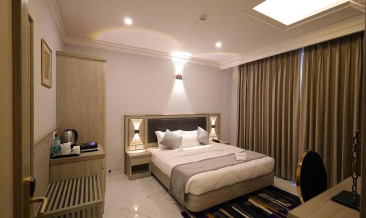 Fabhotel Prime Hampton By Ic'S Noida Dış mekan fotoğraf